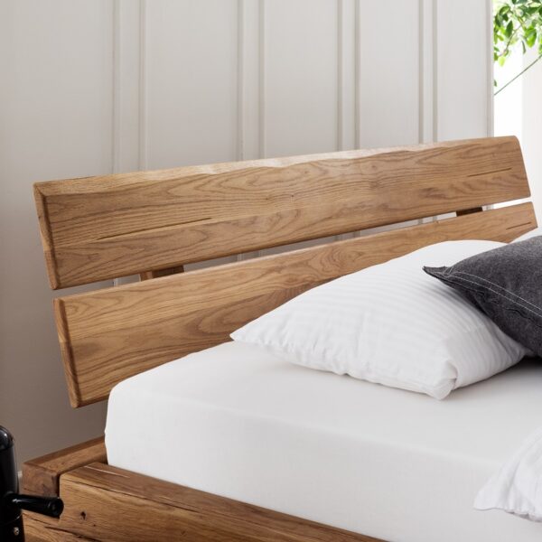Frigg Snedker Bjælke Sengeramme med Gavl og Metalben i Massiv FSC Egetræ fra Organic Sleep