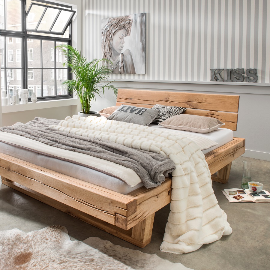Frigg Snedker Bjælke Sengeramme med Gavl og Træben i Massiv FSC Egetræ fra Organic Sleep