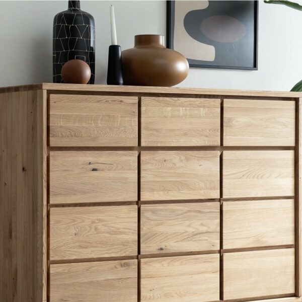 Heimdal Snedker Kommode i Massiv FSC Egetræ og Naturolie på Gulv fra Organic Sleep | 3 låger & 3 Skuffer