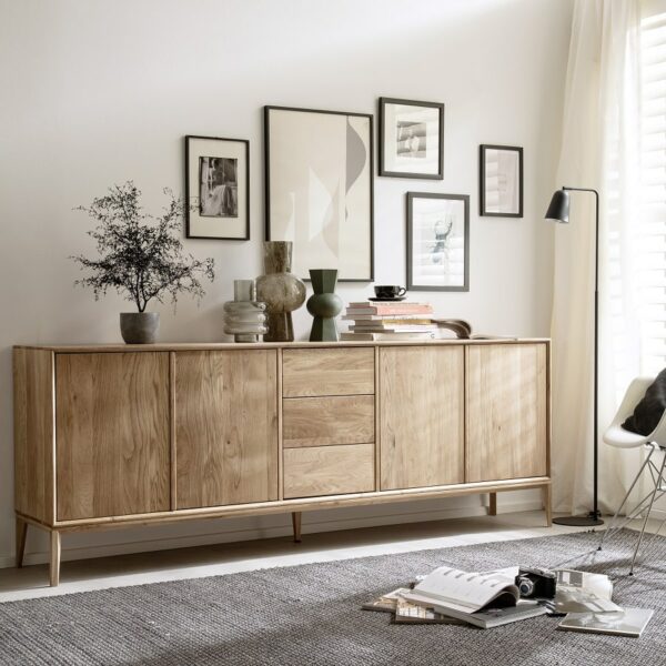 Heimdal Skænk med 3 Skuffer og 4 Låger i Massiv Egetræ fra Organic Sleep | Naturolie