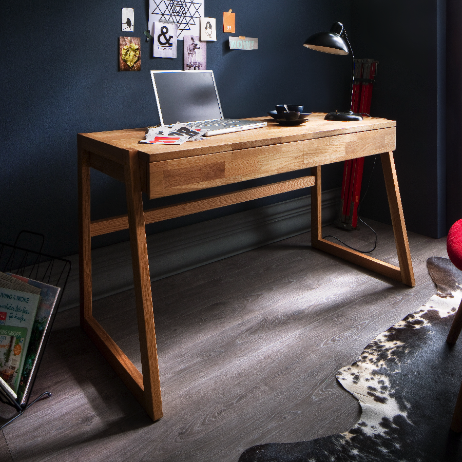 Loke Snedker Skrivebord i Massiv FSC Egetræ og Naturolie fra Organic Sleep | 1 Skuffe - B55 x H77 x L126