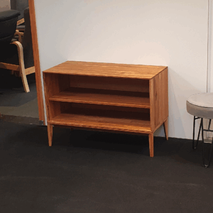 Heimdal Snedker Reol med 1 Hylde i Massiv Olieret Egetræ fra Organic Sleep | På ben - 63x90x42 cm